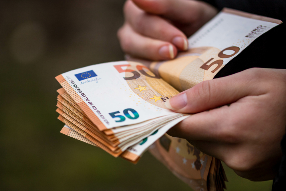 Бюджет Ірландії 2026 підвищує соціальні виплати, підтримку сімей і зарплати — огляд ключових рішень уряду.