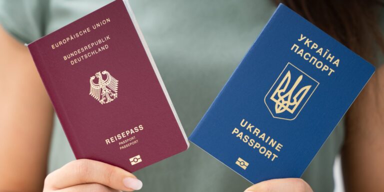 Дізнайтеся, як отримати німецьке громадянство для українців через натуралізацію, шлюб або довготривале проживання в Німеччині.