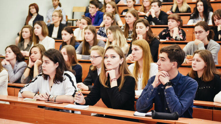 Підказки для студентів: як швидко оформити студентську візу в Польщу і які етапи потрібно пройти.