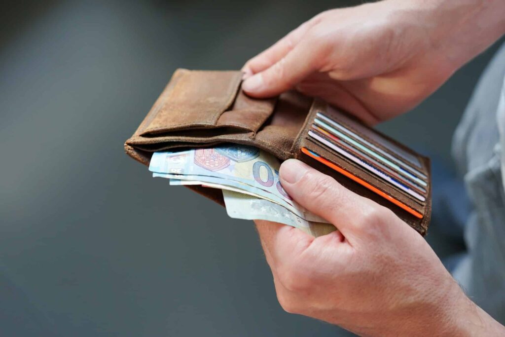 Чи можна змінити тимчасовий захист на міжнародний захист в Ірландії та що буде у разі відмови — пояснення експерта.