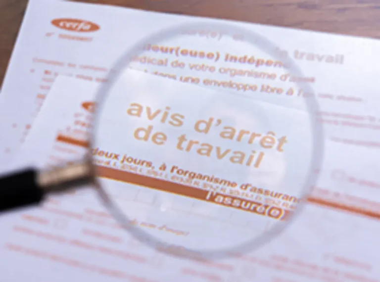 Статус непрацездатності у Франції для українців — покроково: arrêt de travail, carte Vitale, подання до CPAM, компенсації від 50%.