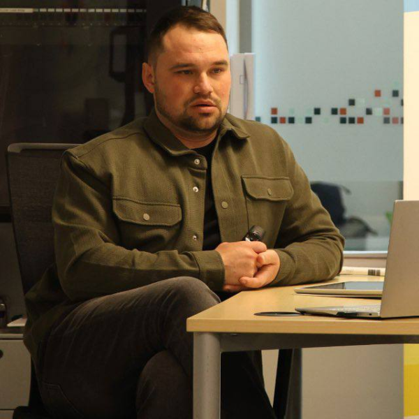 Імміграційний агент Вадимом Міхном