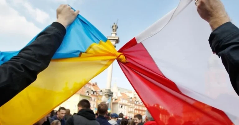 Польща змінює спецзакон для українців: що зміниться після 4 березня, як підтвердити статус PESEL UKR і які дедлайни діятимуть у 2026–2027 роках.