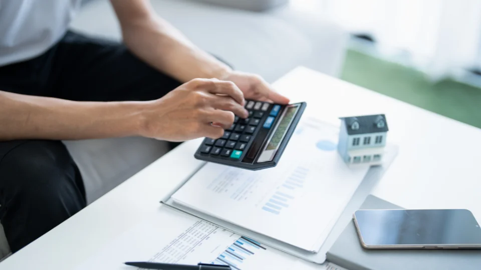 Як отримати residenza в Італії: покрокова інструкція для українців, перелік документів, перевірка адреси та дії у разі відмови.