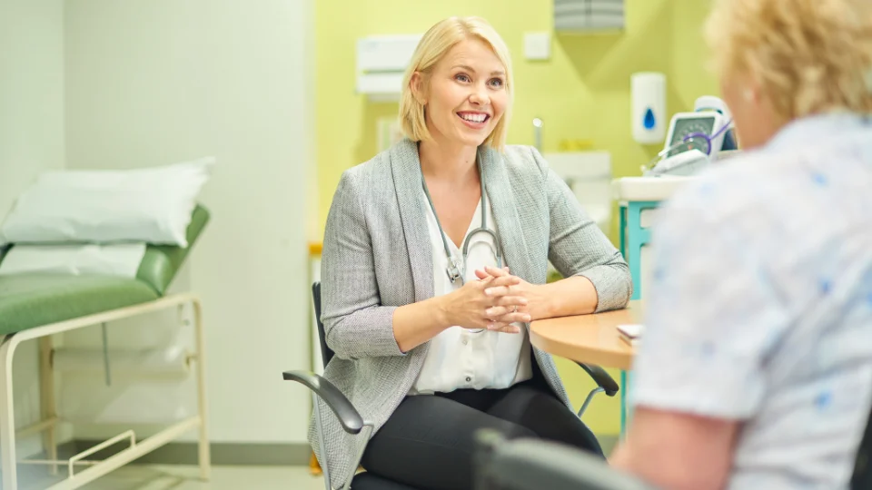 Медичне страхування в Чехії: практичний гід для українців про страхові фонди, перелік послуг, реєстрацію та оскарження відмов.