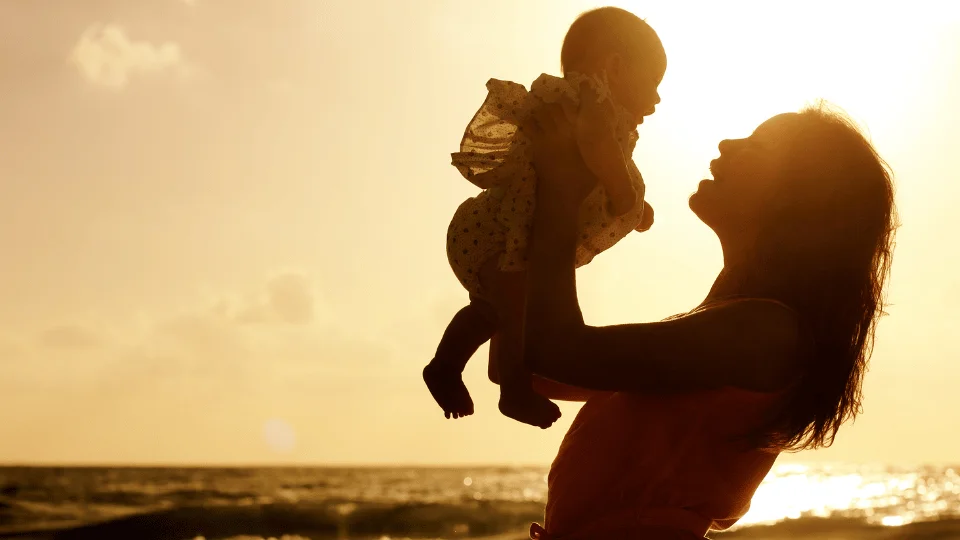 Як працює декрет у Латвії у 2026 році: відпустка для матері, батька, батьківські виплати та нові правила з 1 липня.