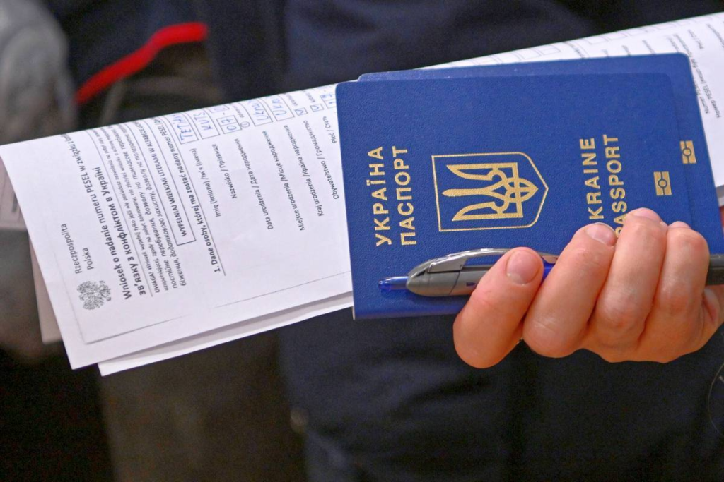 Карта CUKR для українців у Польщі: подача через MOS, ціни, строки та важливі нюанси процедури.