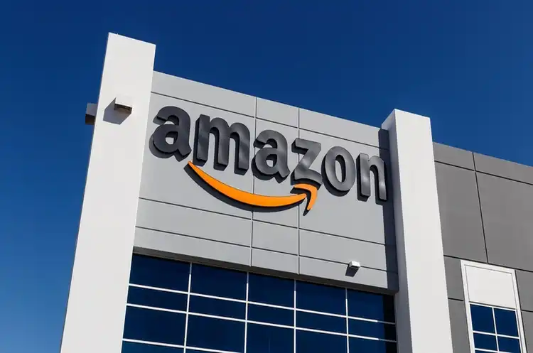 Дізнайтеся, як почати продавати на Amazon з Ірландії: Seller Central, Amazon.ie, VAT, логістика, Brand Registry та типові помилки новачків.