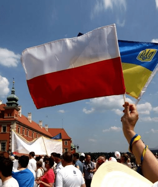 Актуальний довідник для українців у Польщі: нові правила перебування, карта CUKR, PESEL UKR, працевлаштування, житло, медицина, виплати та перспективи отримання громадянства.